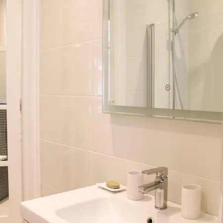 Apartment Spacious Haussmannian In 17th *