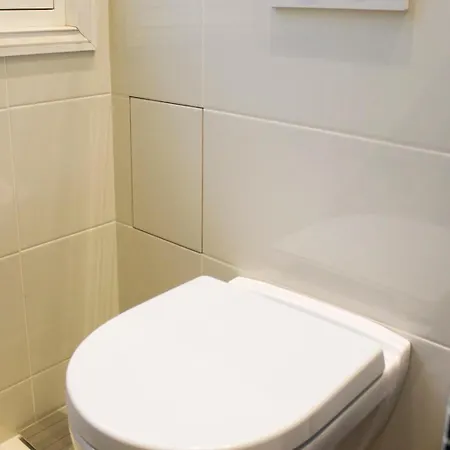 Spacious Haussmannian In 17th Apartment *