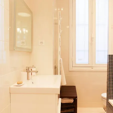 Spacious Haussmannian In 17th Apartment Paris