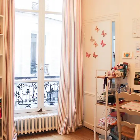 Spacious Haussmannian In 17th Apartment