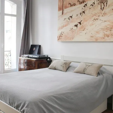 Spacious Haussmannian In 17th Paris