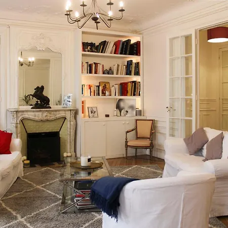Spacious Haussmannian In 17th Apartment Paris