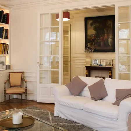 Spacious Haussmannian In 17th Apartment *