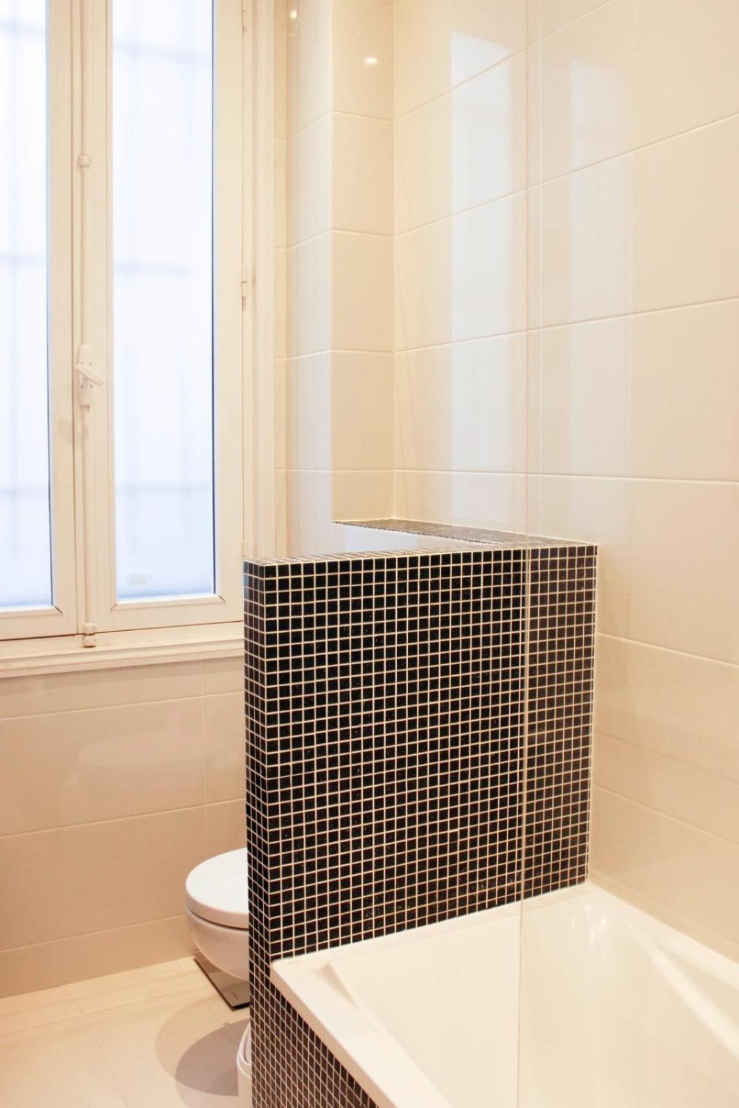Spacious Haussmannian In 17th * Paris